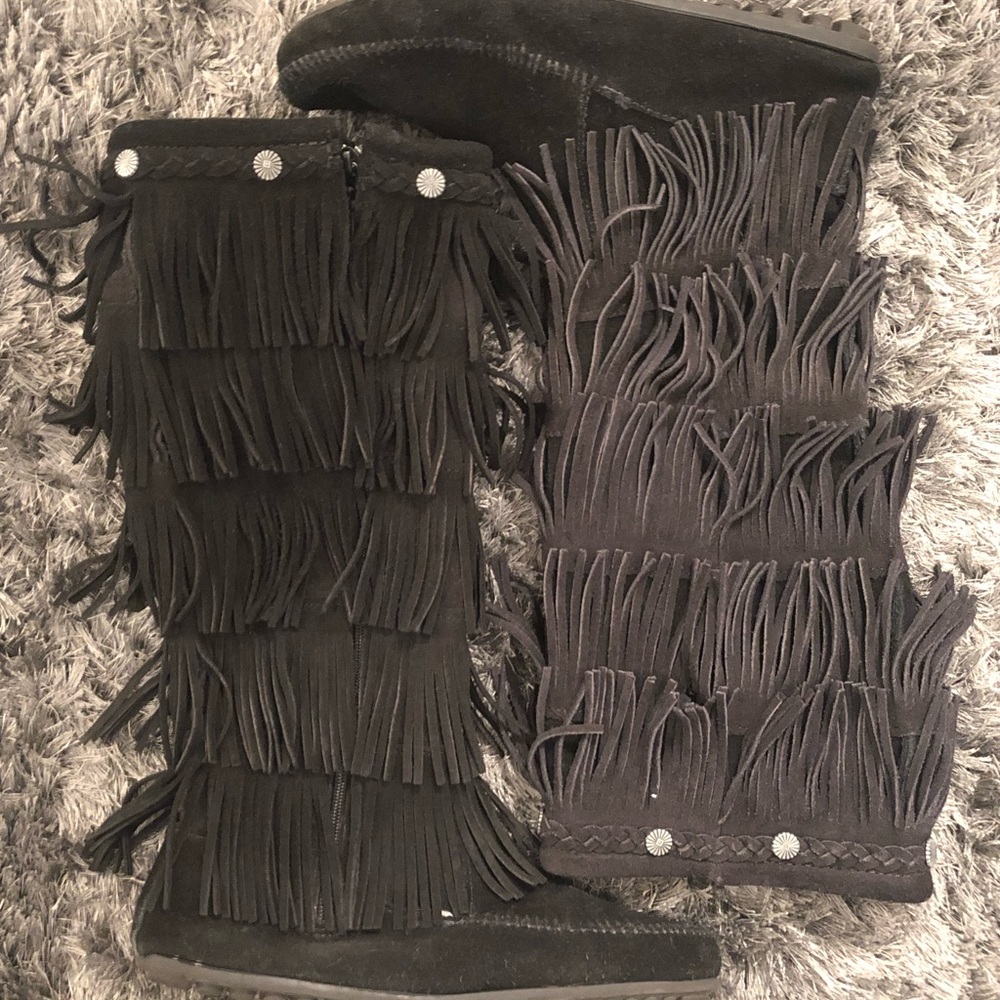 Black fringe boots